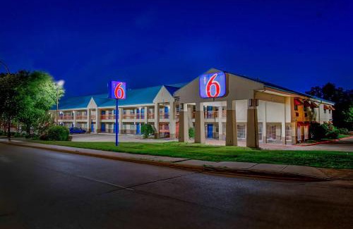 South Arlington Hotel | Motel 6-Arlington, TX