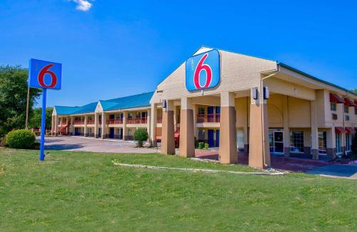 South Arlington Hotel | Motel 6-Arlington, TX