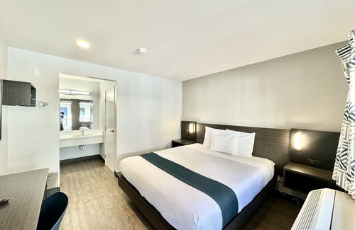 North Long Beach Hotel | Motel 6 Bellflower, CA - Los Angeles