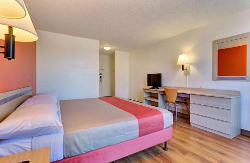 Belmont Hotel | Motel 6-Belmont, CA - San Francisco - Redwood City