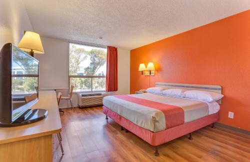 Belmont Hotel | Motel 6-Belmont, CA - San Francisco - Redwood City
