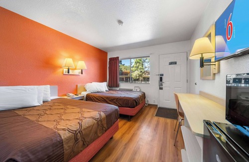 Big Bear Lake Hotel | Motel 6 Big Bear Lake, CA