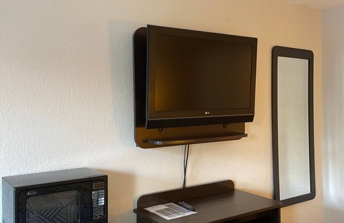 Crestline Heights Hotel | Motel 6 Birmingham, AL - Medical Center