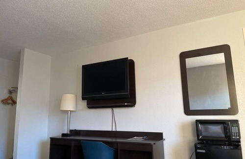 Crestline Heights Hotel | Motel 6 Birmingham, AL - Medical Center