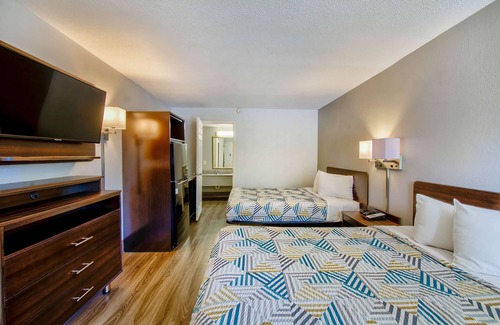 Crestline Heights Hotel | Motel 6 Birmingham, AL - Medical Center