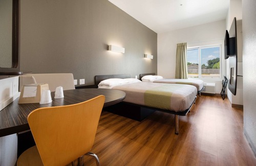 South Side Hotel | Motel 6 Corpus Christi, TX