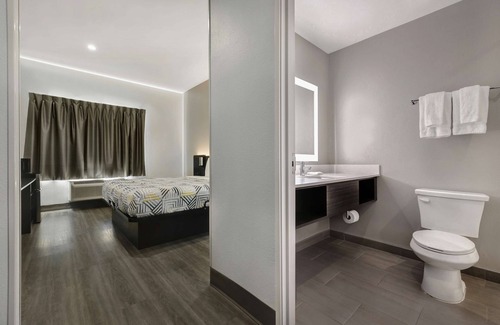 Dallas Hotel | Motel 6 Dallas, TX - Methodist Charlton Medical Ctr.