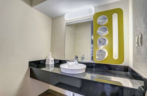 Dickson Hotel | Motel 6 Dickson, TN