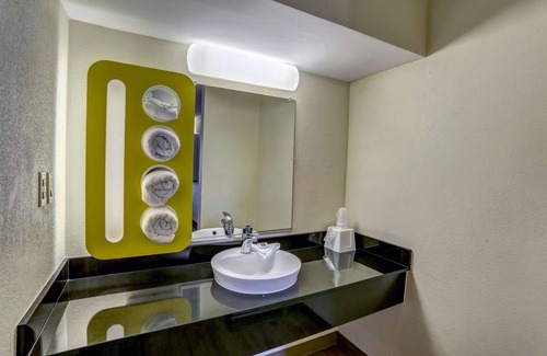 Dickson Hotel | Motel 6 Dickson, TN