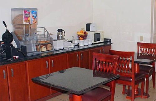 Fresno Hotel | Motel 6 Fresno, CA