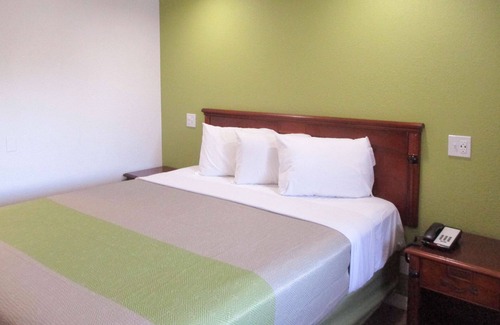 Fresno Hotel | Motel 6 Fresno, CA