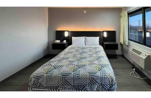 Janesville Hotel | Motel 6-Janesville, WI