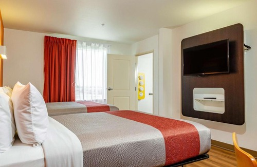 Livingston Hotel | Motel 6-Livingston, CA - Merced County