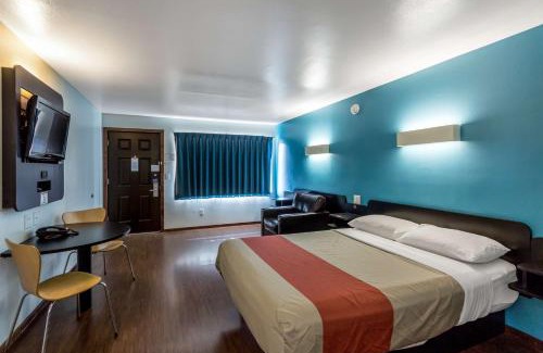 Heart of Missoula Hotel | Motel 6-Missoula, MT - University