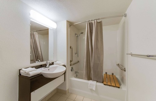 Norfolk - Virginia Beach Hotel | Motel 6 Norfolk, VA