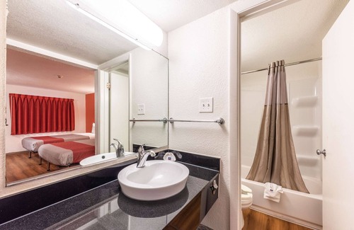 North Richland Hills Hotel | Motel 6 North Richland Hills, TX