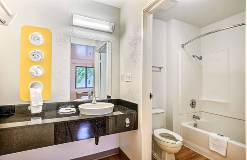 Pinole Hotel | Motel 6 Pinole, CA