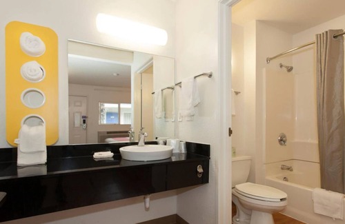 Southeastern Sacramento Hotel | Motel 6 Sacramento, CA - Central