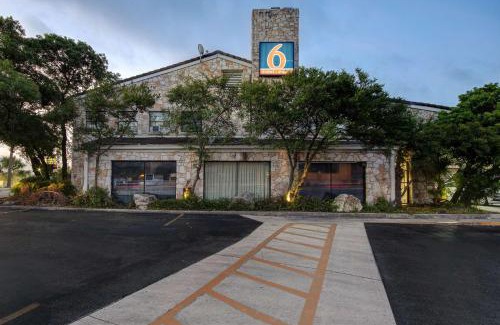 Medical Center District Hotel | Motel 6-San Antonio, TX - Northwest Medical Center