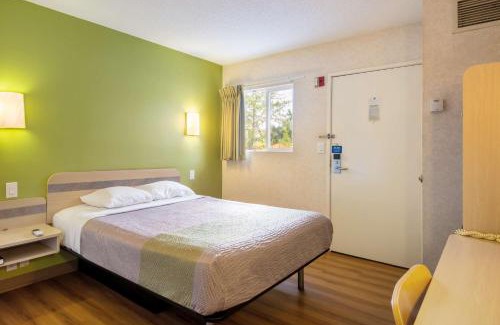 Barium Springs Hotel | Motel 6-Statesville, NC