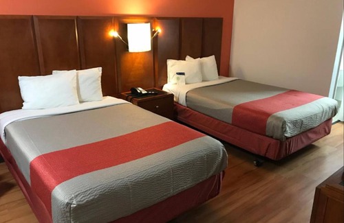 Van Buren Hotel | Motel 6 Van Buren, AR