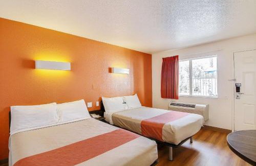 Ventura Hotel | Motel 6-Ventura, CA - South