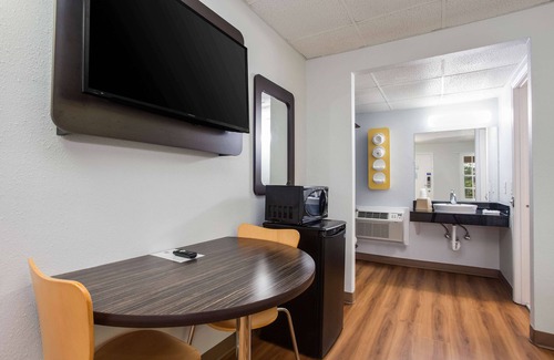 Walterboro Hotel | Motel 6 Walterboro, SC