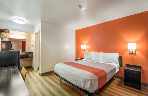 Youngtown Hotel | Motel 6 Youngtown, AZ - Phoenix - Sun City