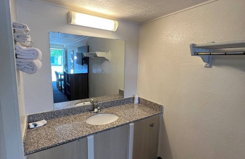 Latonia Hotel | Motel Beechmont