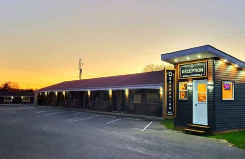Saint-Pamphile Casa | Motel in St-Pamphile with private rooms with 1 to 2 queen beds.