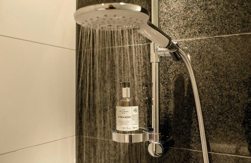 Kaisermuhlen Hotel | Motel One Wien-Donau City