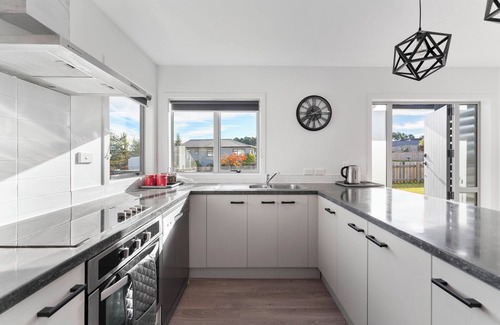 Motuoapa Casa | Motuoapa Getaway - Lake Taupo Holiday Home