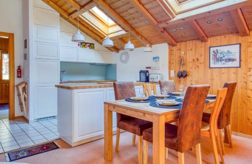 Champery Apartamento | Moulins 8 Skylights And Chimney