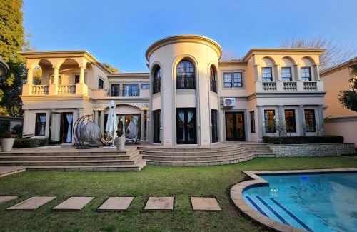 Greater Johannesburg Metropolitan Area Cabina | Mount Grand Boutique - 110 Mount Street