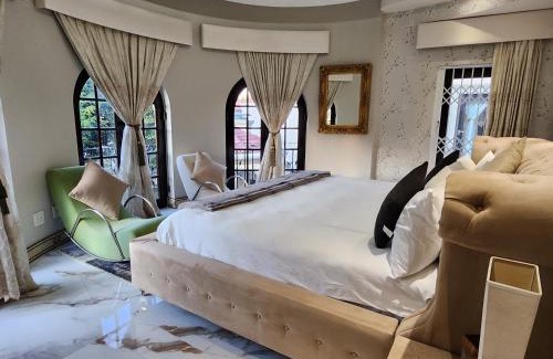 Greater Johannesburg Metropolitan Area Cabina | Mount Grand Boutique - 110 Mount Street