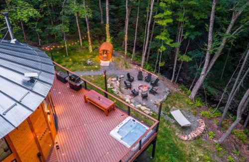 West Dover Villa | Mount Snow Yurt - Hot Tub, Wood Stove, WiFi, EVcharger