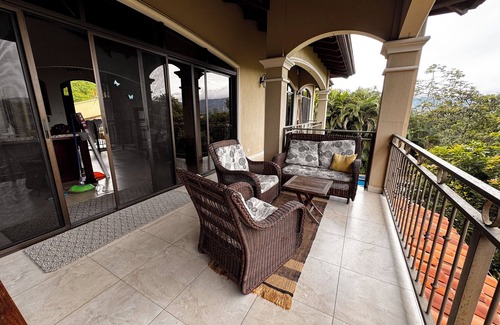 Mercedes Casa | Mountain and city views with convenient access to town!