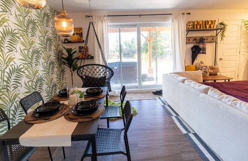 Saint-Calixte Casa | Mountain and lake view Guest Suite with Spa