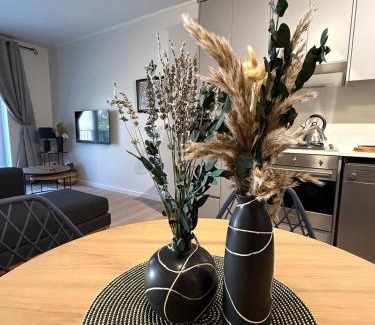 Redhill Apartamento | Mountain Bay Apartment with Sea and Mountain Views