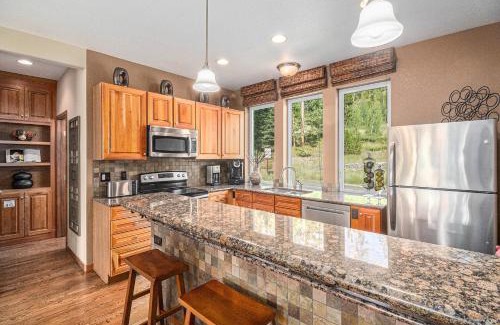 Rendezvous Casa | Mountain Cabin W Fireplace & Private Balcony