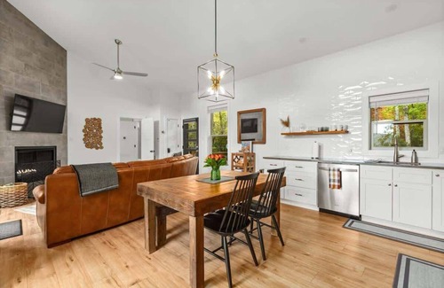 Hendersonville Casa | Mountain Cabin w/ Hot Tub, Fire Pit & Wifi