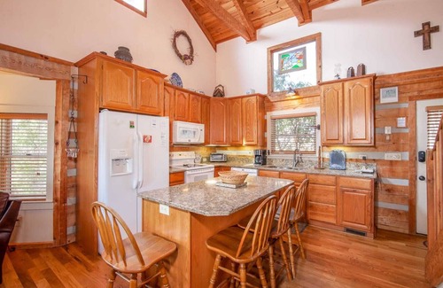 Foscoe Cabina | Cabina 4BR, vistas del abuelo Mtn, bañera de hidromasaje, mesa de billar, cuero, granito, en el centro de las atracciones