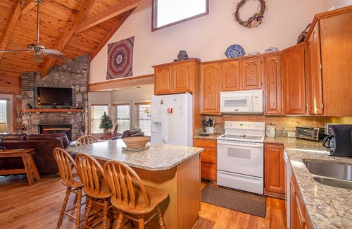 Foscoe Cabina | Cabina 4BR, vistas del abuelo Mtn, bañera de hidromasaje, mesa de billar, cuero, granito, en el centro de las atracciones