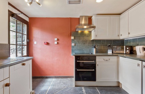 Coniston Cabaña | Mountain cottage for 4 with hot tub, waterwheel and stunning views