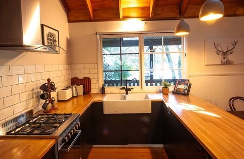 Blackheath Casa | Mountain Den | Charming pet friendly mountains cottage!