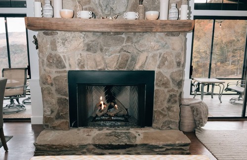 Flag Pond Otro | Mountain Escape! Farmhouse nestled on 130 acres with views, waterfall & hot tub!
