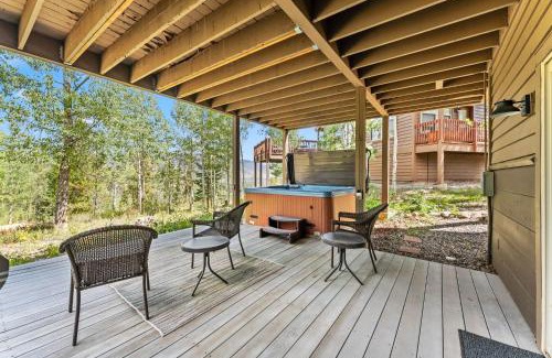 Wildernest Casa | Mountain Escape with Hot Tub Near Ski Resorts and I 70