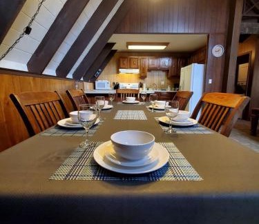 Chalet Village Chalet De Esquí | Mountain Getaway: 3-Bedroom Hidden Creek Chalet