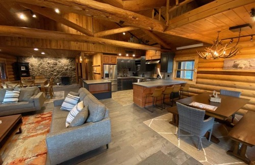 Alpine Casa | Fall Specials ⁓ Aspen Bear Paws – Hot Tub ~ BBQ