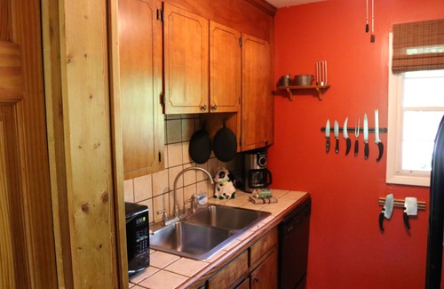 Candler Cabina | Escapada de montaña para parejas! 17 millas a Asheville, mascotas, bañera de hidromasaje